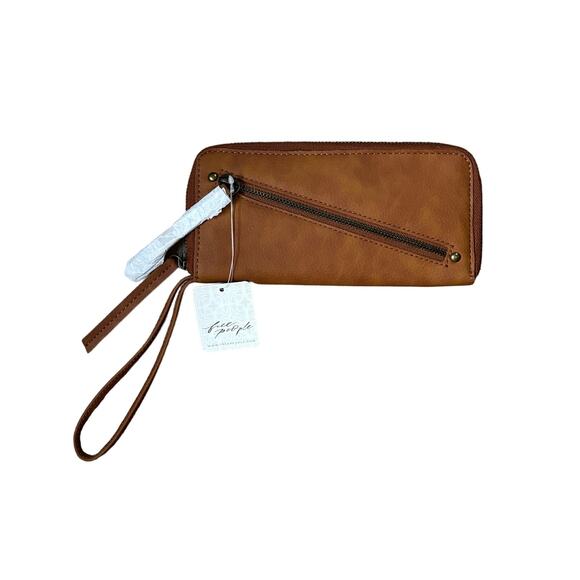 Free People Distressed Vegan‎ Wallet in Brown NWT - Picture 2 of 8